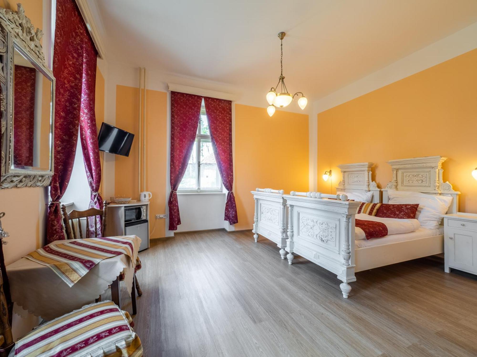 Zamecek Waldsteinovo Zatisi Hotel Svatoslav Exterior foto